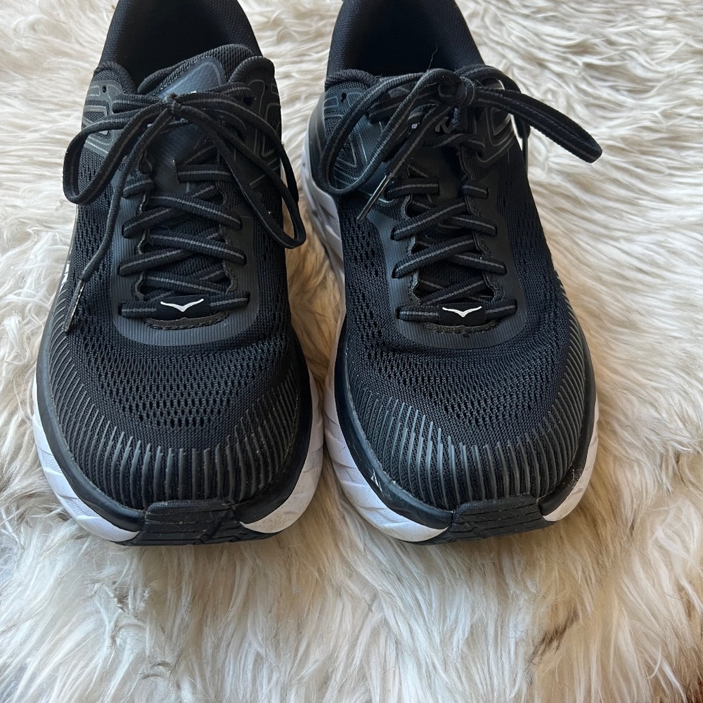 Hoka Bondi 7 tennis shoes